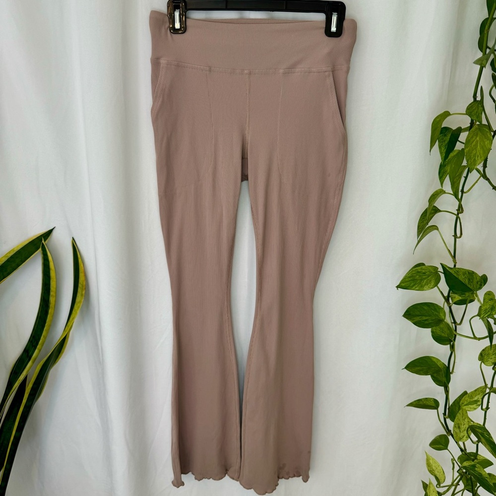Outdoor Voices | Ribbed Flared Leggings